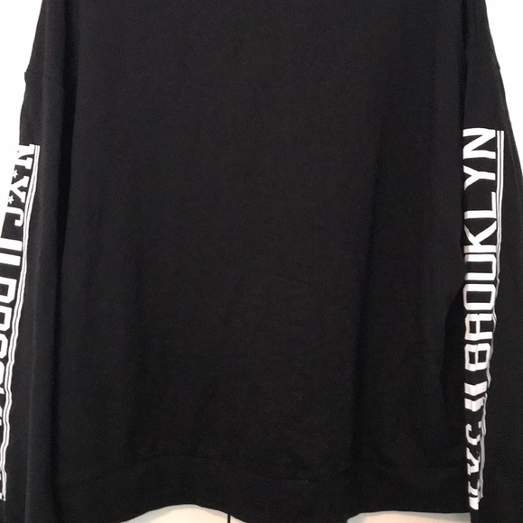 Divided Oversized Print Top NYC Size XL - Picture 4 of 4
